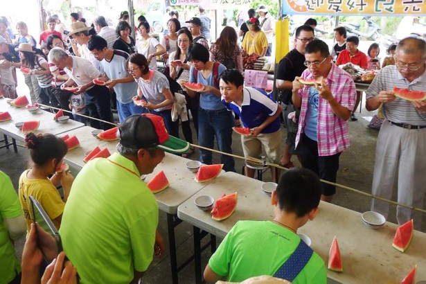 湾宝西瓜一期一会庆祝土地免征收